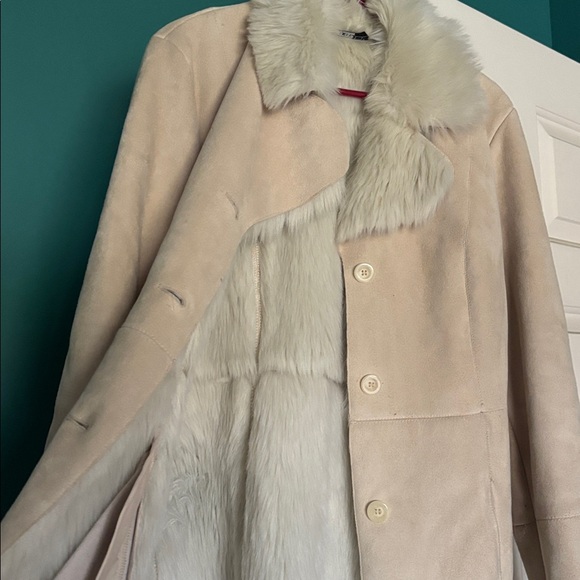 Coat - Picture 9 of 9
